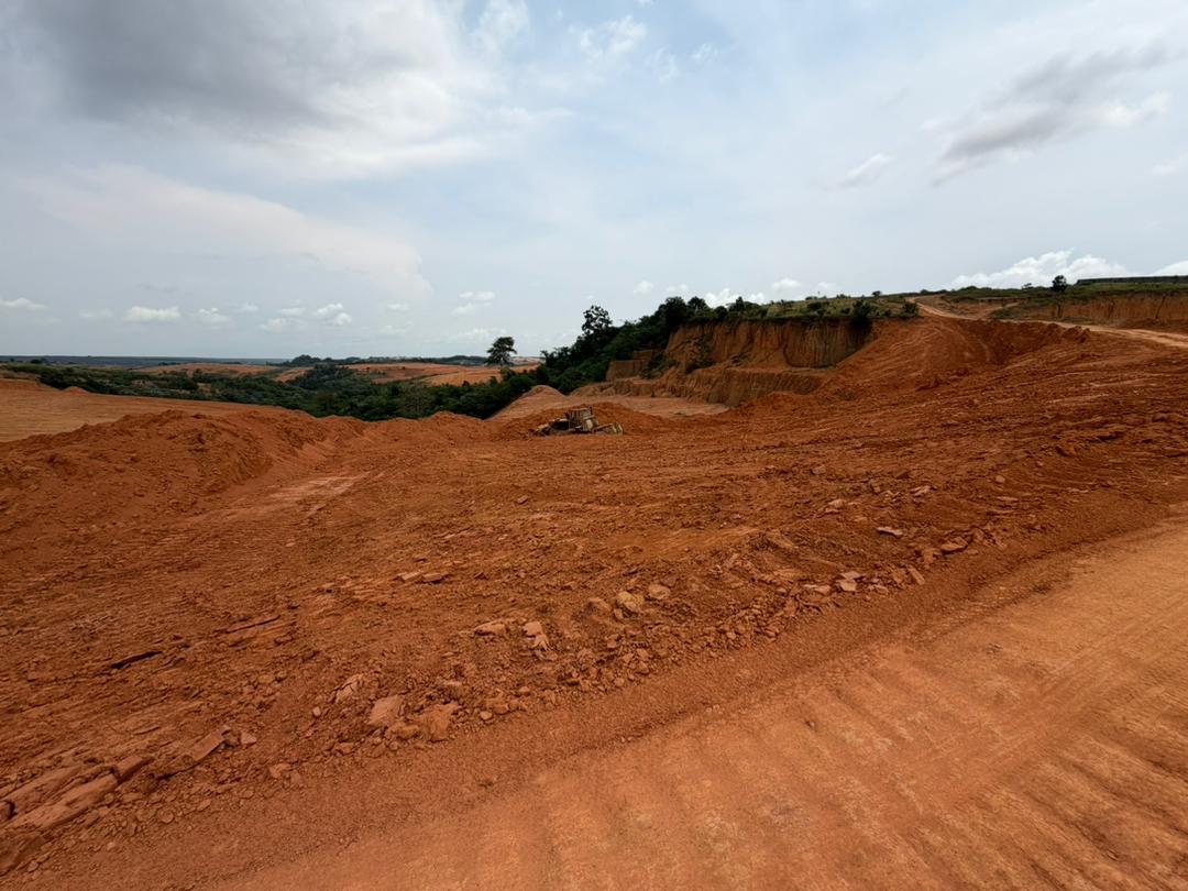 Travaux de remblayage sur notre site d’ 1 hectare sécurisé juridiquement avec ACD, morcelable à partir de 200 m², situé à Djrorobité Bingerville, à proximité immédiate du Boulevard de l’Émergence Y4